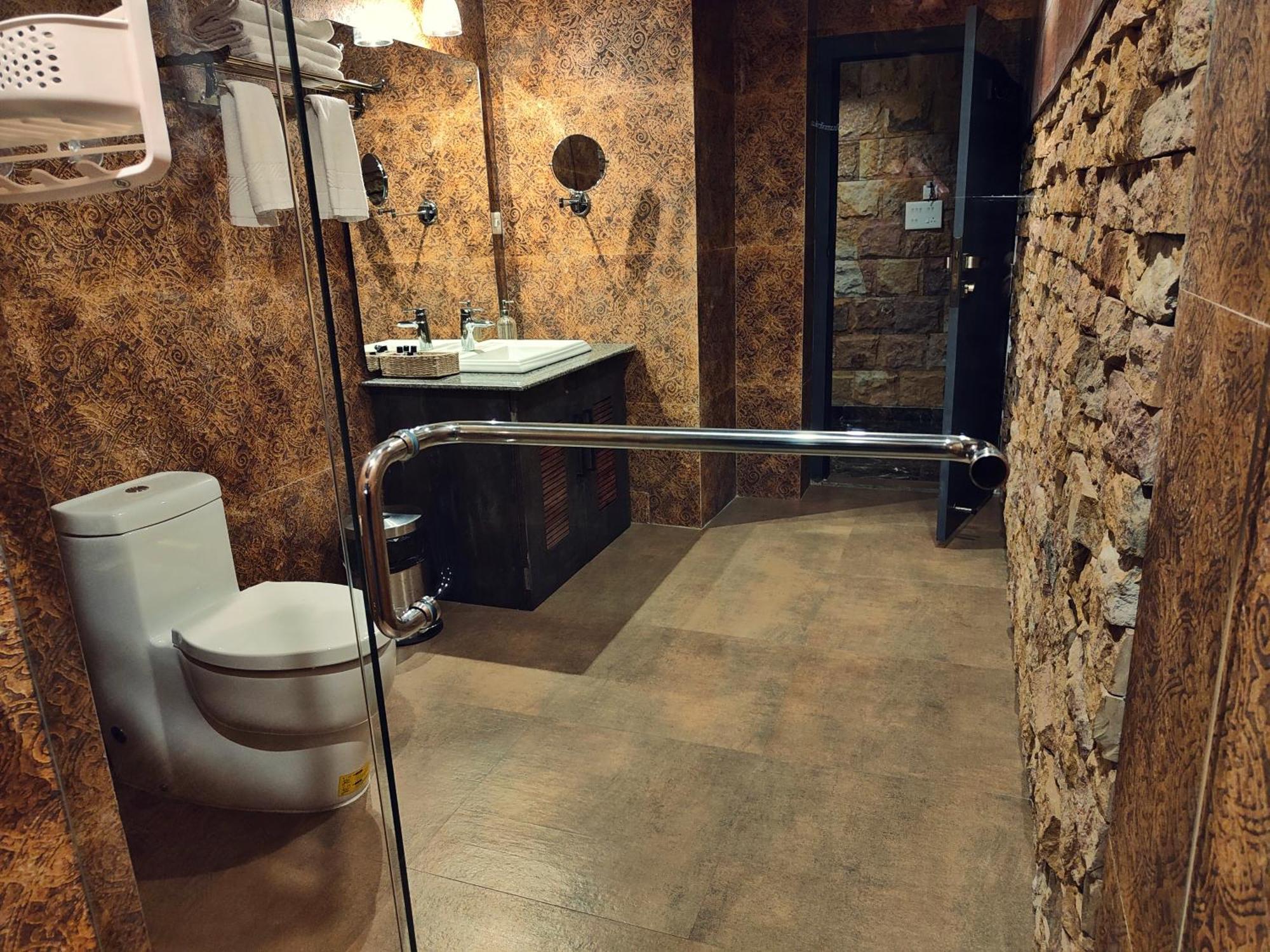 Hotel Acropolis Shillong Zewnętrze zdjęcie